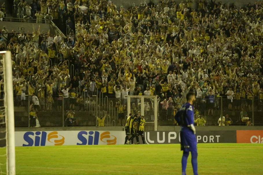 Em crise, Ponte Preta perde para o FC Cascavel e é eliminada da Copa do Brasil