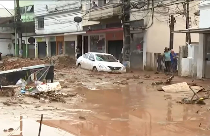 Número de mortos após chuvas em Petrópolis chega a 140