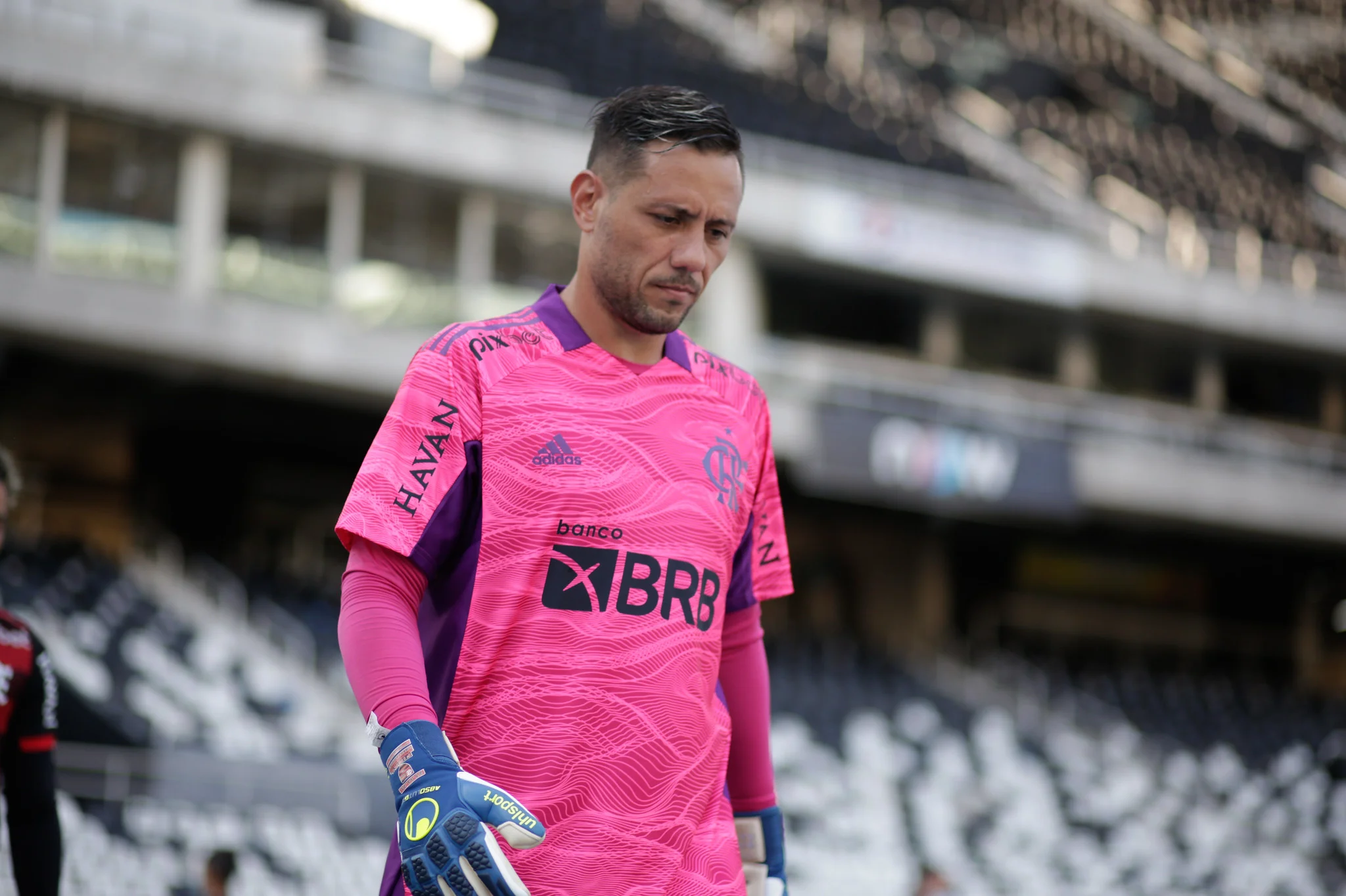 Em jogo com falhas de Diego Alves, Flamengo empata com o Resende no Engenhão