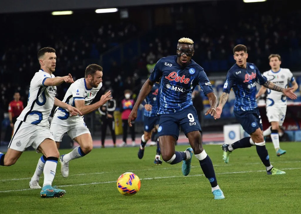 Inter busca empate com Napoli em jogo pela liderança e continua no topo na Itália