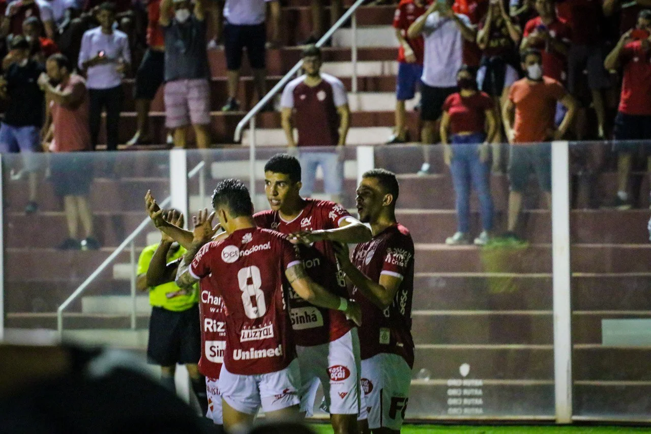 Vila Nova vence Aparecidense e tira pressão para clássico contra o Atlético