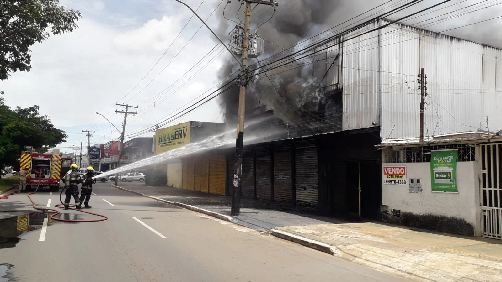 Loja de Bicicletas pega fogo na Avenida Castelo Branco, em Goiânia