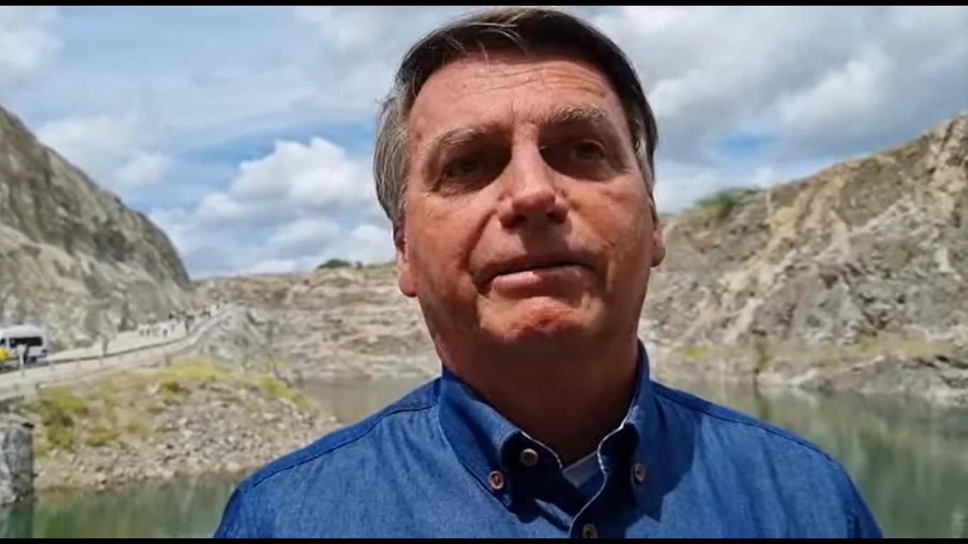 Bolsonaro volta a usar guerra como argumento para explorar terra indígena