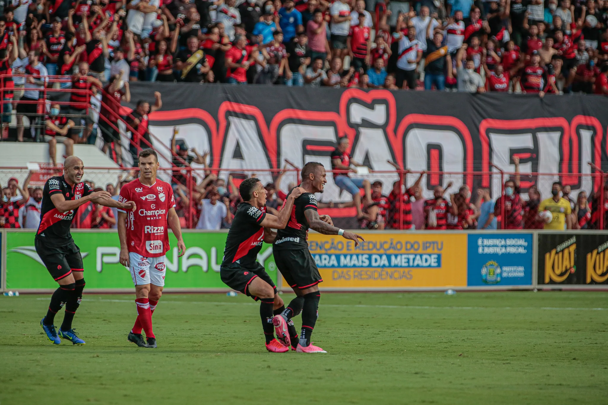 Atlético-GO vence Vila Nova no Accioly e abre vantagem na semifinal do Goianão