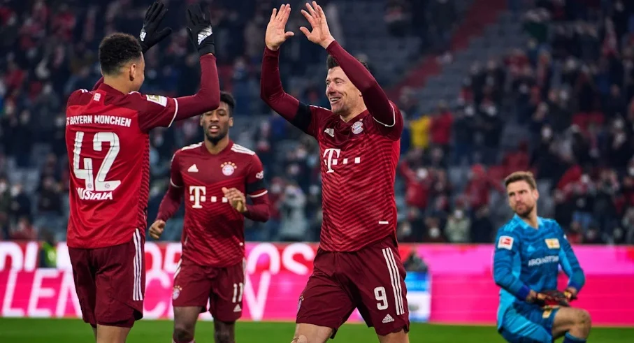 Líder Bayern e Neuer batem recordes na Bundesliga em goleada sobre o Unión Berlim