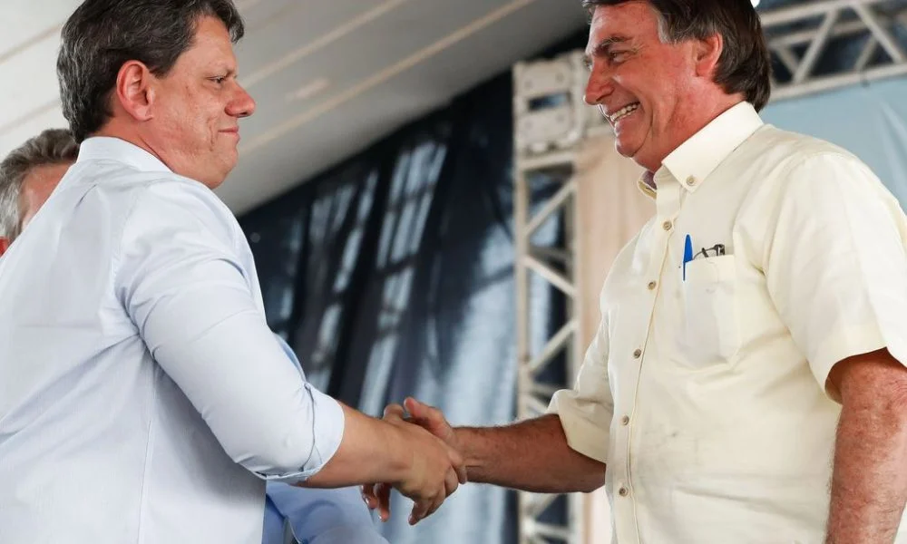 Bolsonaro transforma cerimônia em palanque para Tarcísio