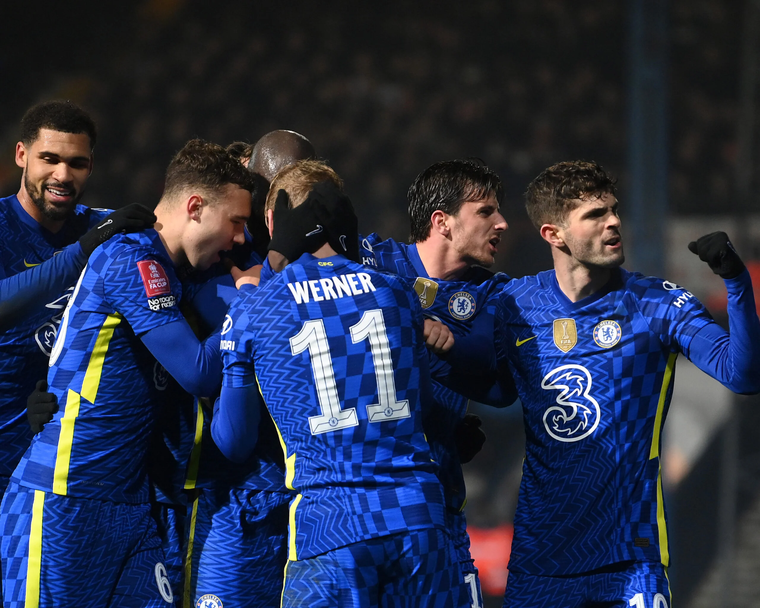 Após anúncio de possível venda, Chelsea vira e avança na Copa da Inglaterra