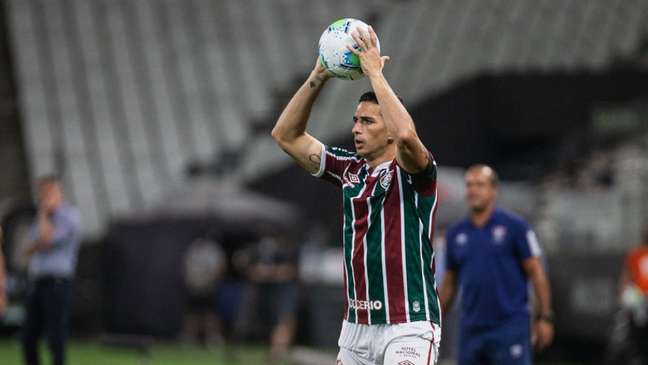 Na busca por reforços, Goiás negocia com Fluminense e Flamengo