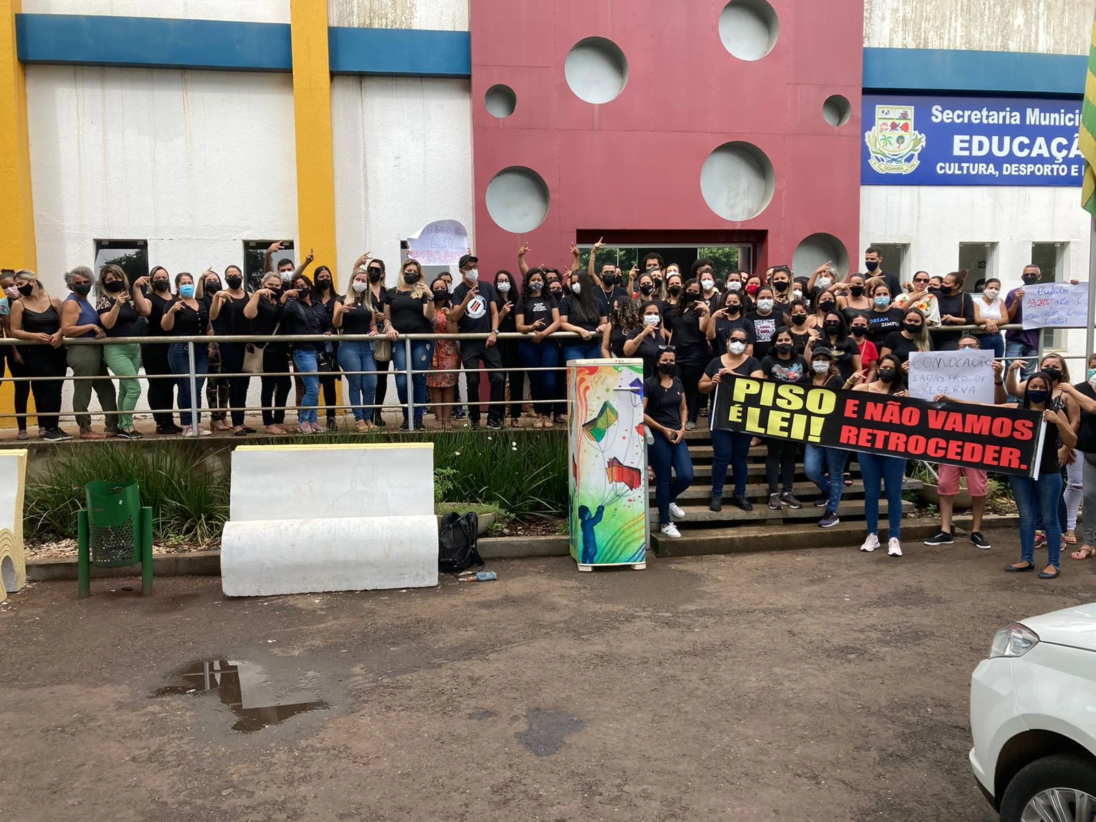 Servidores da Educação de Goianira prometem manifestação nesta terça-feira (22)