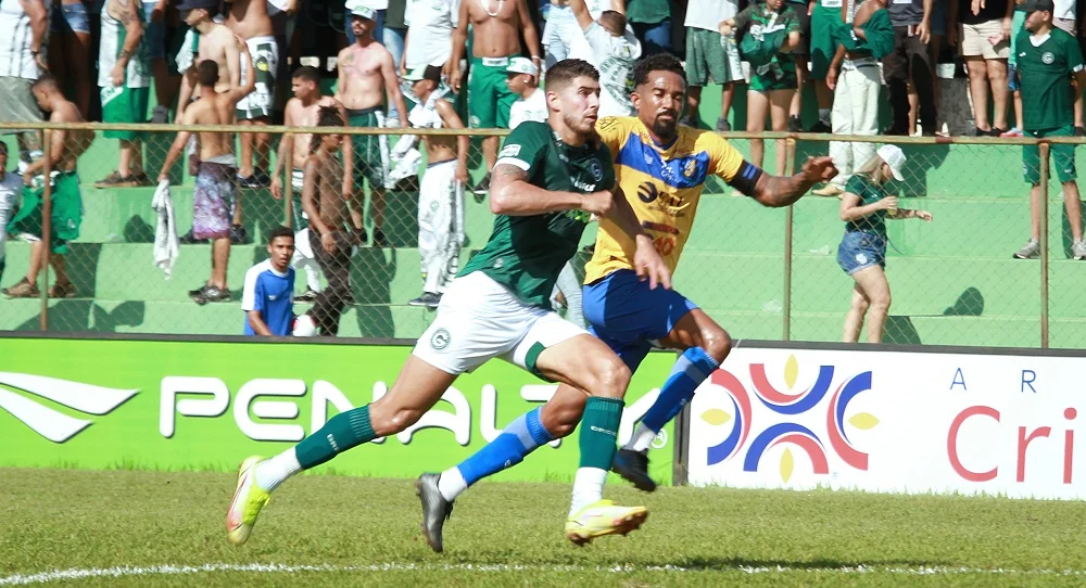 Em tarde de Pedro Raul, Goiás vence Iporá e encaminha classificação para decisão do Goianão