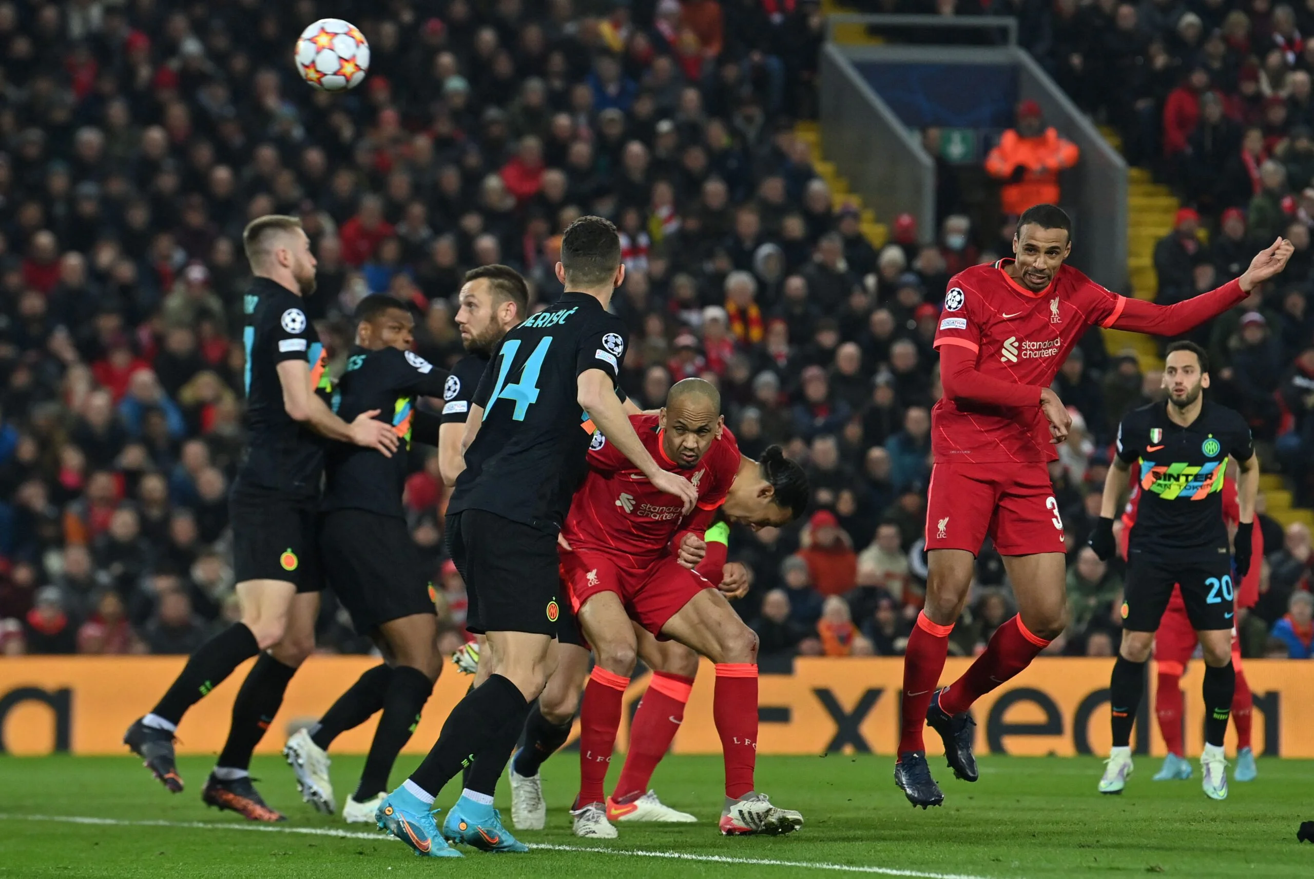 Liverpool perde série invicta diante da Inter, mas avança na Liga dos Campeões