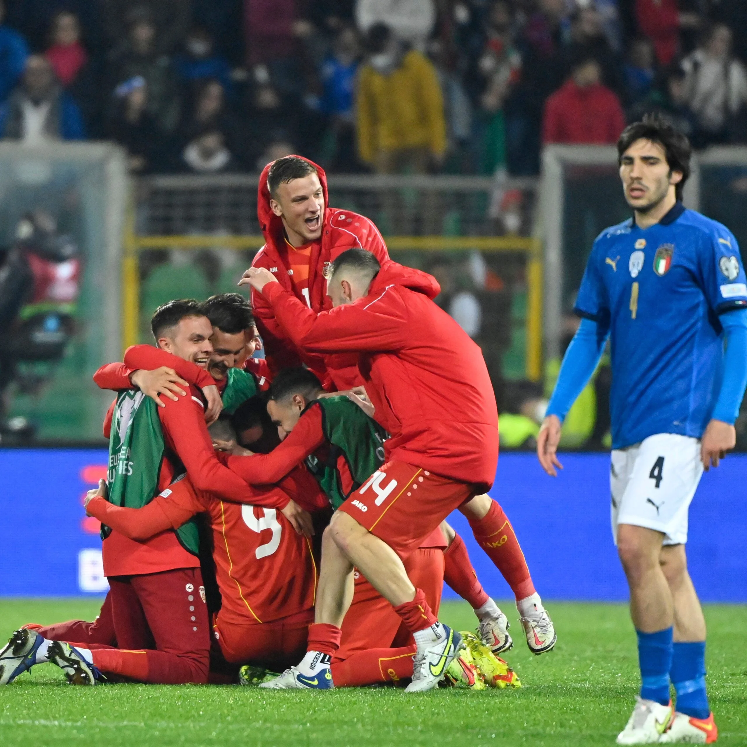 Itália perde da Macedônia do Norte e está fora da Copa; Portugal segue na briga