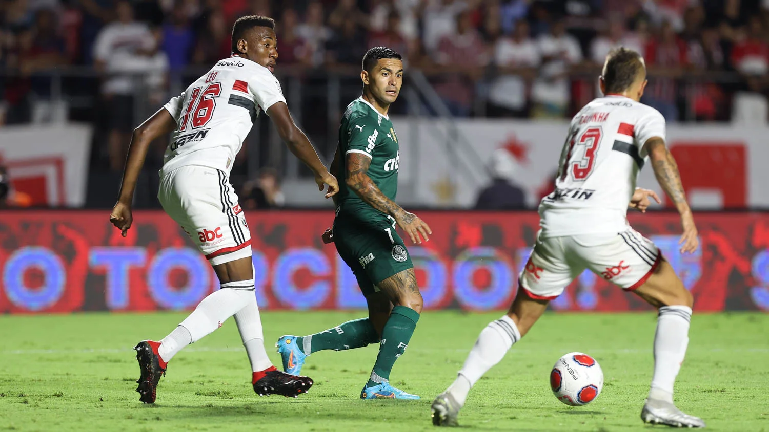 Palmeiras bate São Paulo no Morumbi e derruba série invicta de Ceni em clássicos