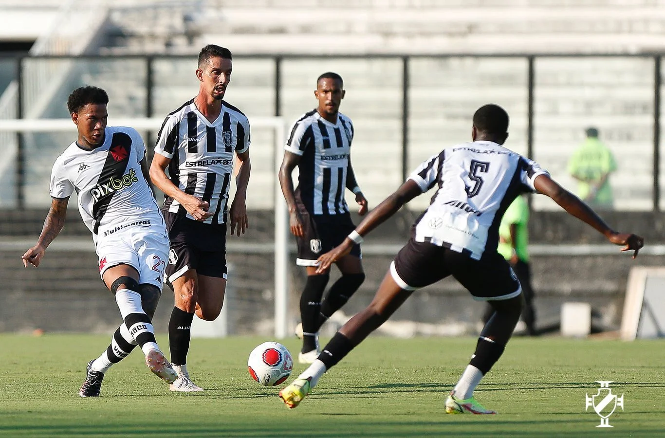 Vasco bate Resende, fica em 3º e encara o Flamengo nas semifinais do Carioca