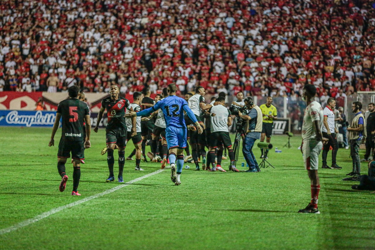 Vila Nova sai na frente, mas Atlético busca o empate e conquista vaga na decisão do Goianão