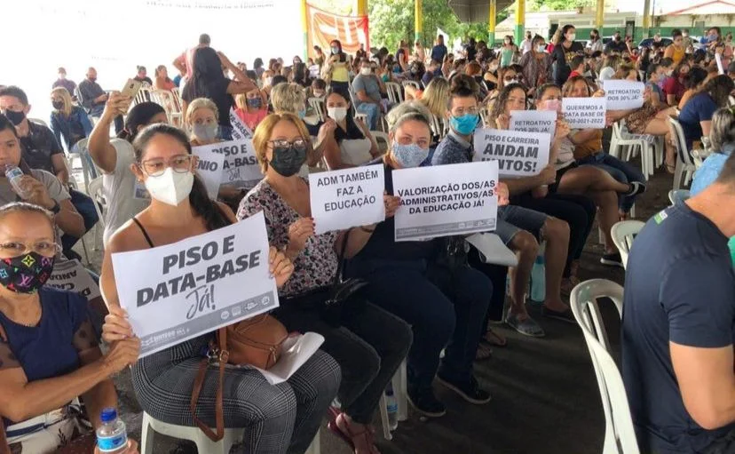 Educação promete apresentação de nova proposta aos professores da rede municipal de Goiânia até a próxima quarta-feira (30); greve continua