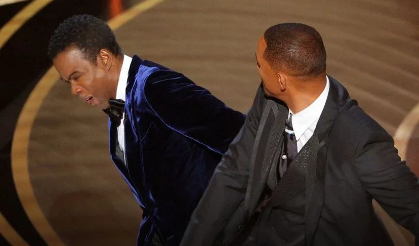 Pressionado, Will Smith pede desculpa a Chris Rock após agressão no Oscar