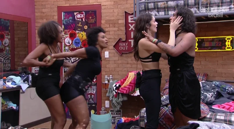 No ‘BBB 22’, Natália se desentende com Lina e evidencia racha entre as ‘comadres’