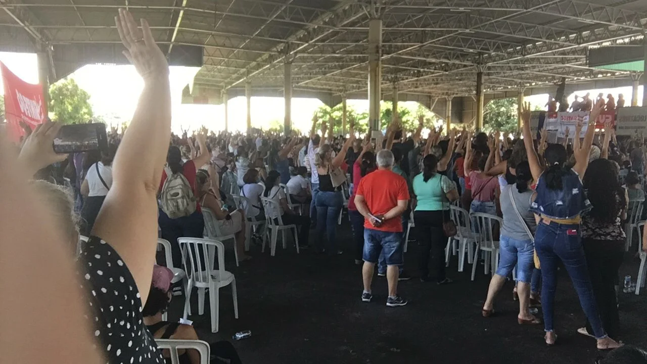 Professores aprovam greve, e Educação de Goiânia pode parar na próxima semana