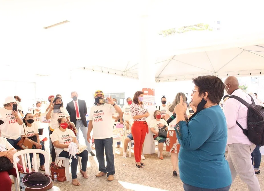 Professores rejeitam proposta do Paço e aprovam indicativo de greve em Goiânia