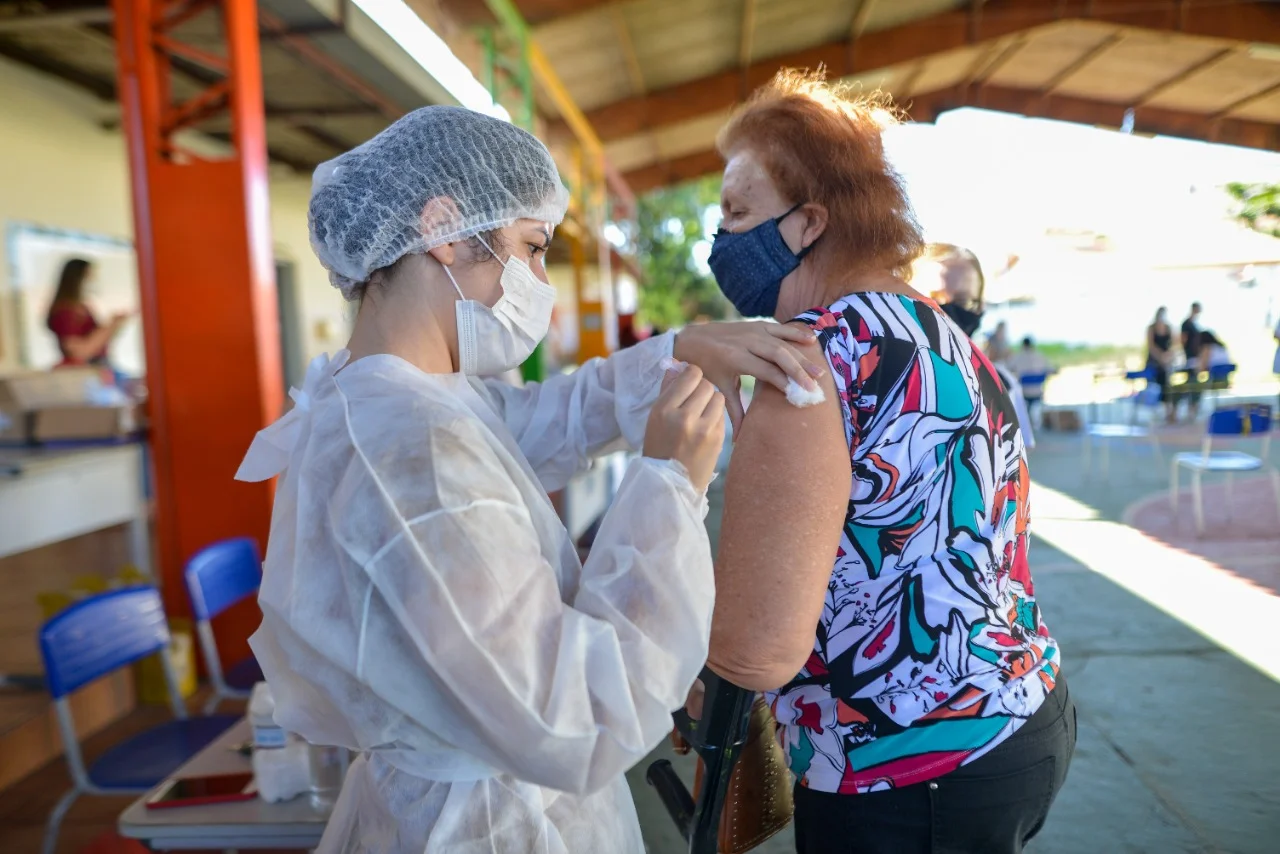 Goiânia terá 3 postos de vacinação contra Covid-19 e Infuenza durante feriado prolongado; confira os locais