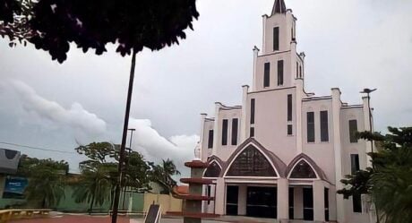 Homem mata mulher com golpes de machado dentro de igreja em Santa Terezinha de Goiás