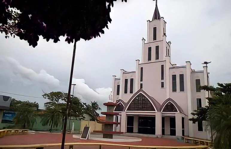 Homem mata mulher com golpes de machado dentro de igreja em Santa Terezinha de Goiás