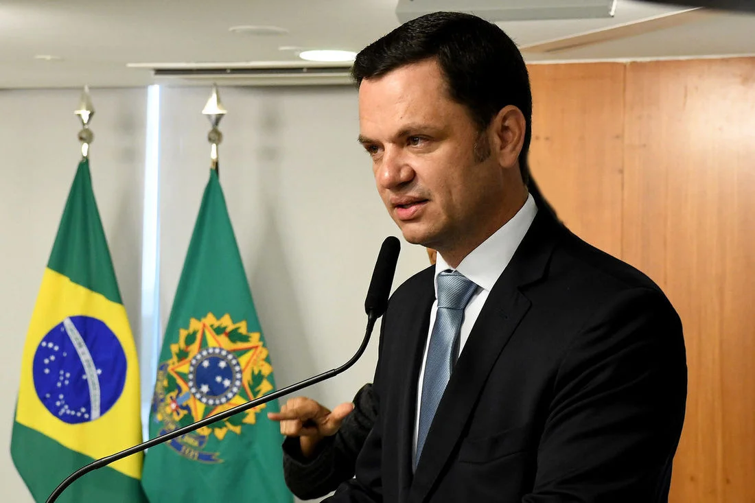 Para acalmar policiais, ministro diz que aumento ainda não foi fechado