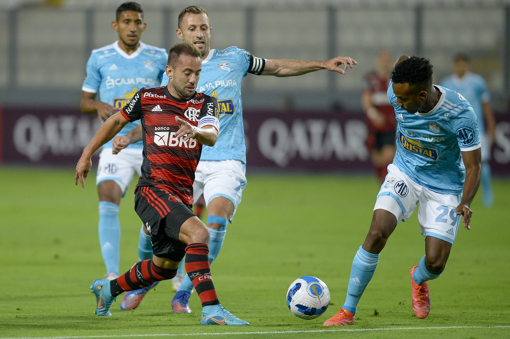 Flamengo supera o Sporting Cristal em jogo sem torcida no Peru e alivia pressão