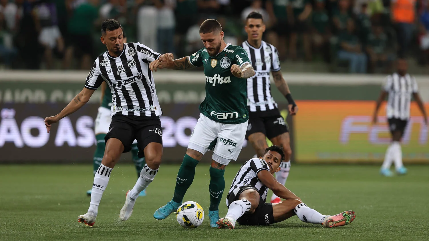 Palmeiras é surpreendido pelo Ceará em casa e perde em sua estreia no Brasileirão