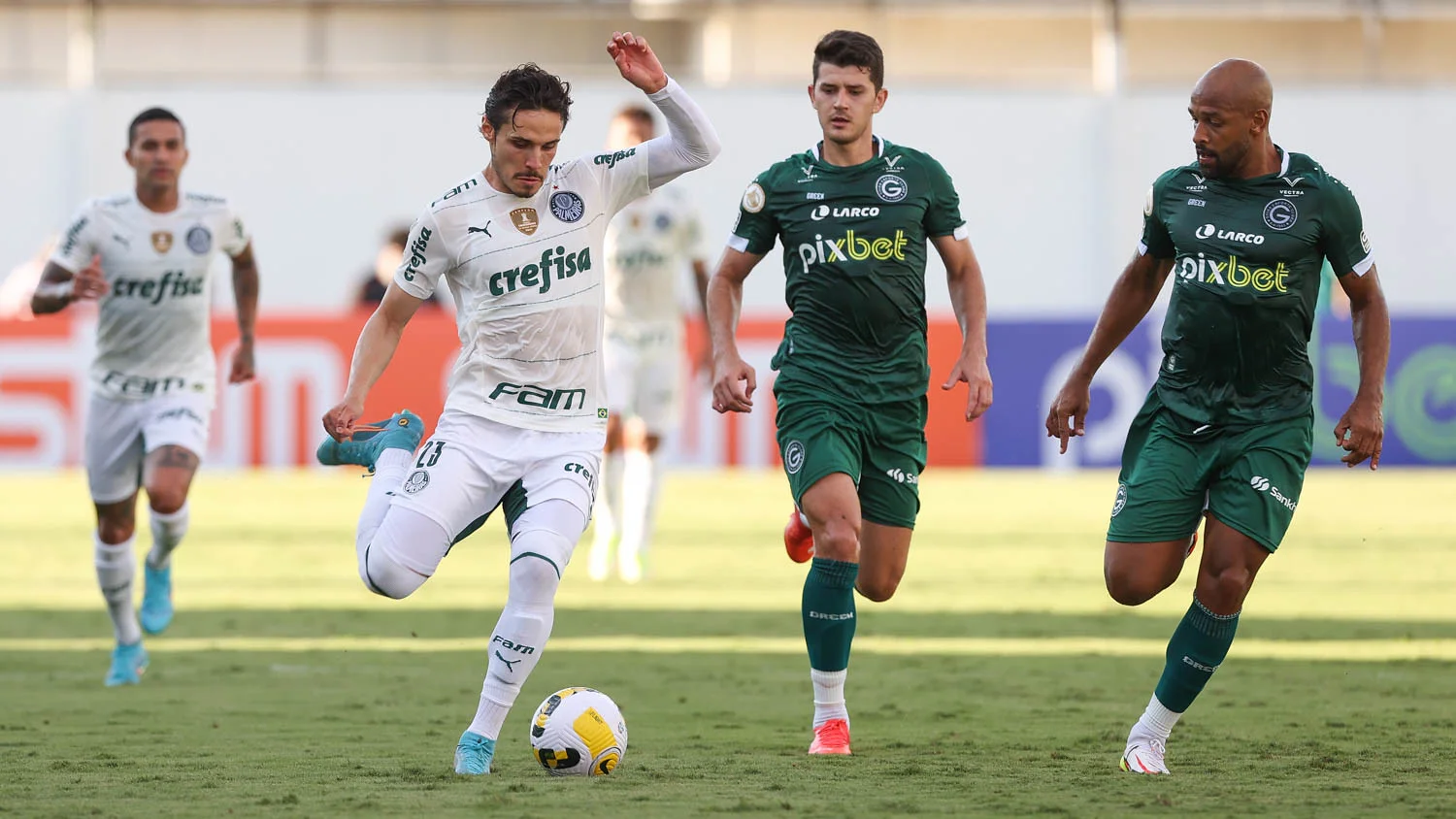 Goiás sai na frente, mas sofre gol no final e fica no empate com Palmeiras na Serrinha