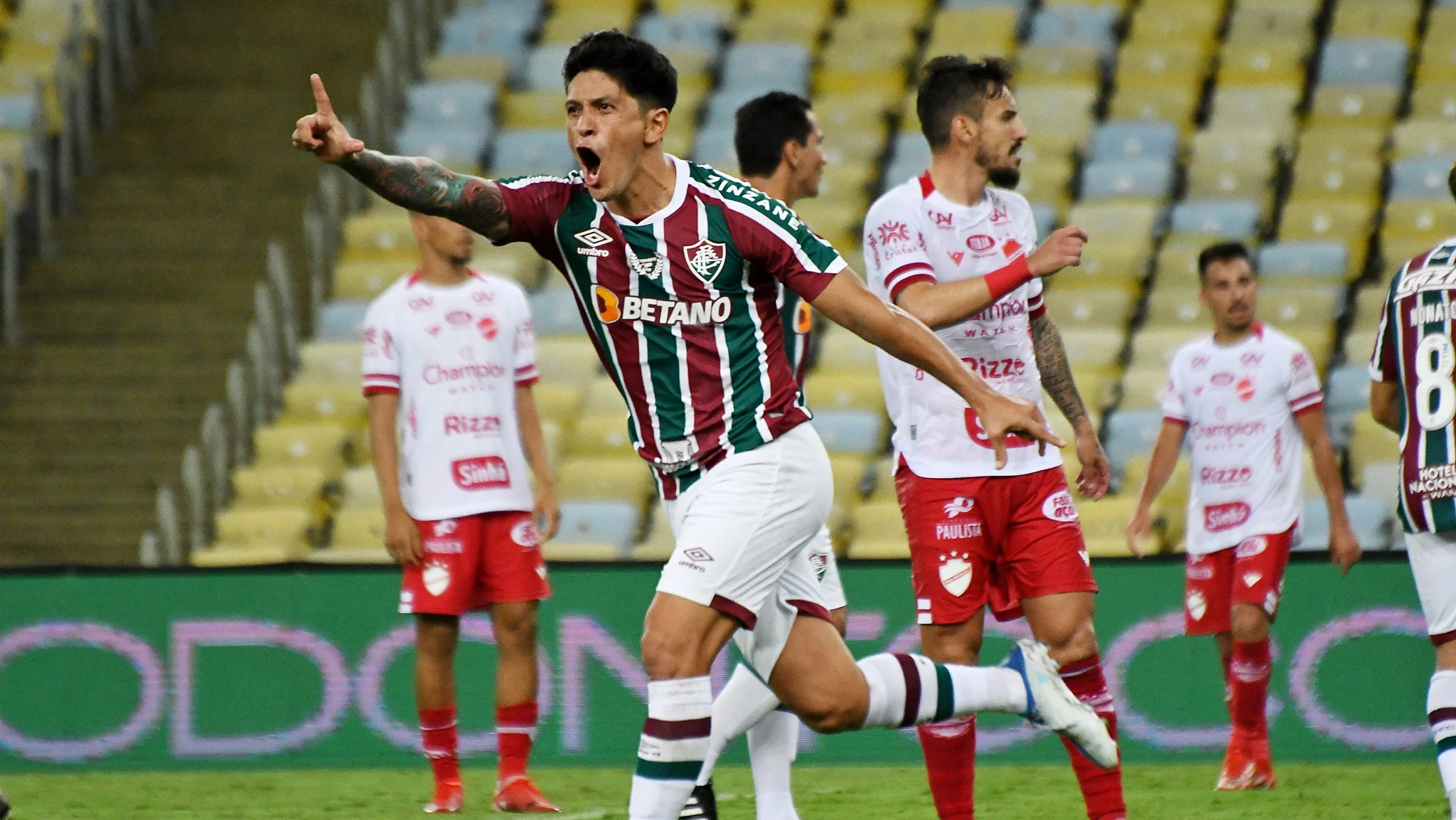 Vila Nova abre dois gols de vantagem, mas sofre virada do Fluminense no Maracanã