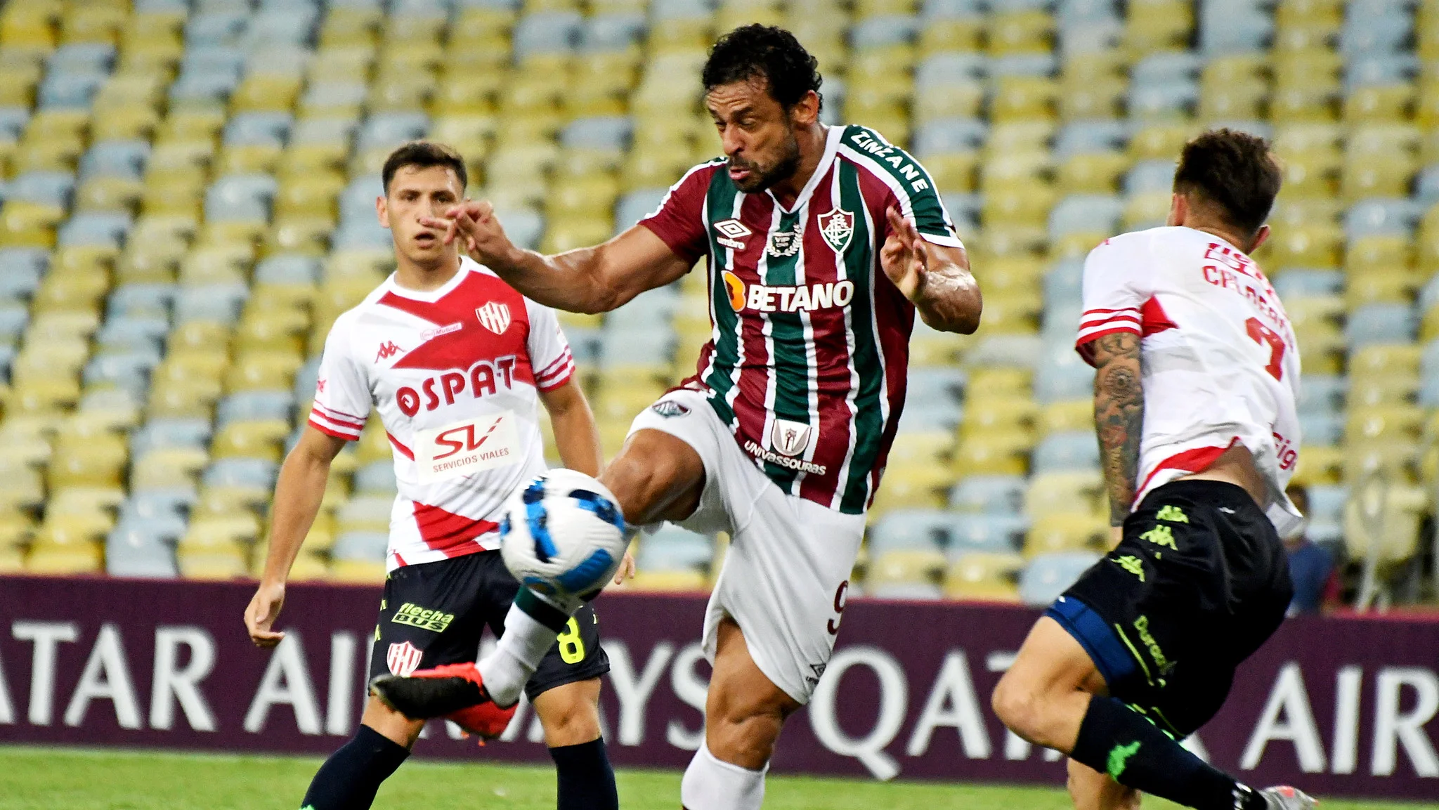 Fred perde pênalti no fim e Fluminense, em crise, só empata com o Unión Santa Fe