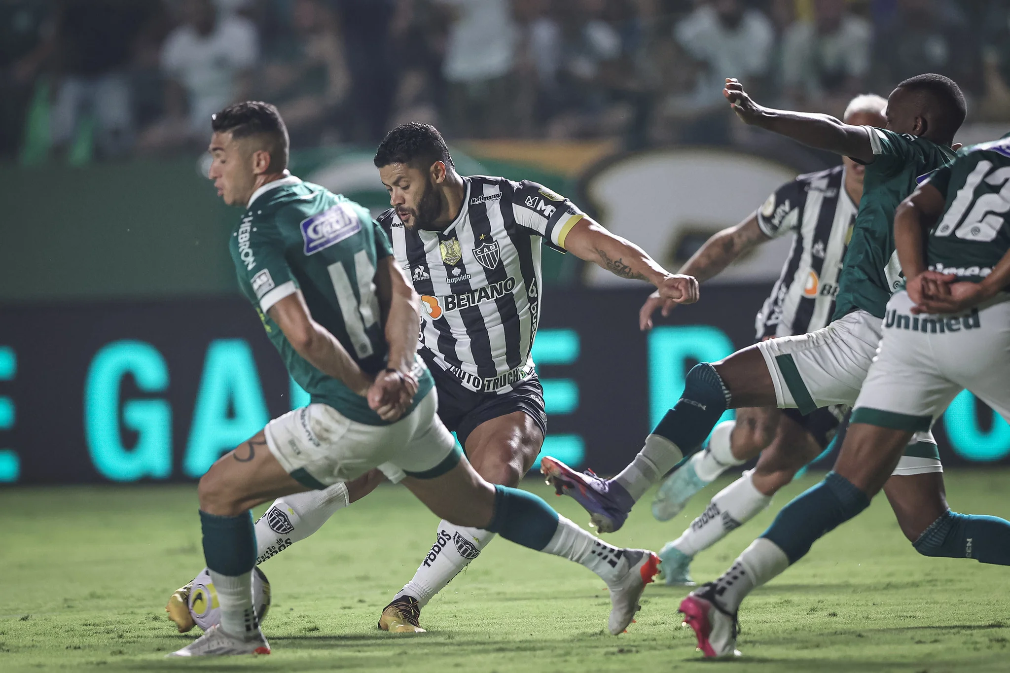 Em grande jogo na Serrinha, Goiás e Atlético Mineiro ficam no empate pelo Brasileirão