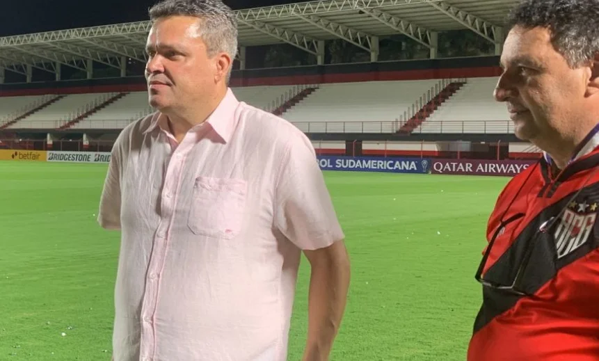 Depois de ultrapassar o Vila Nova, Adson Batista estabelece meta de títulos para o Atlético