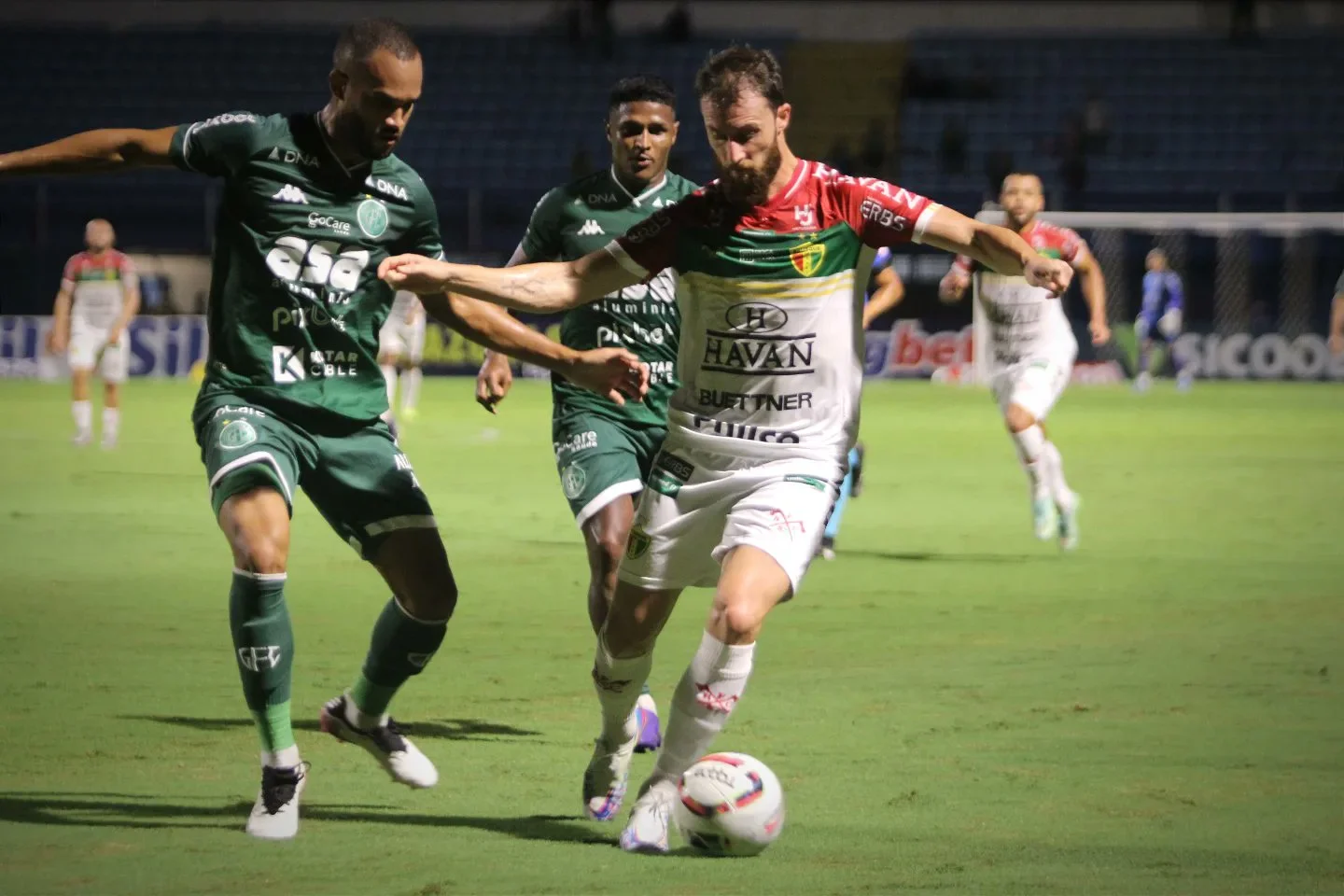 Leandro Castan falha e Guarani perde para o Brusque na estreia da Série B