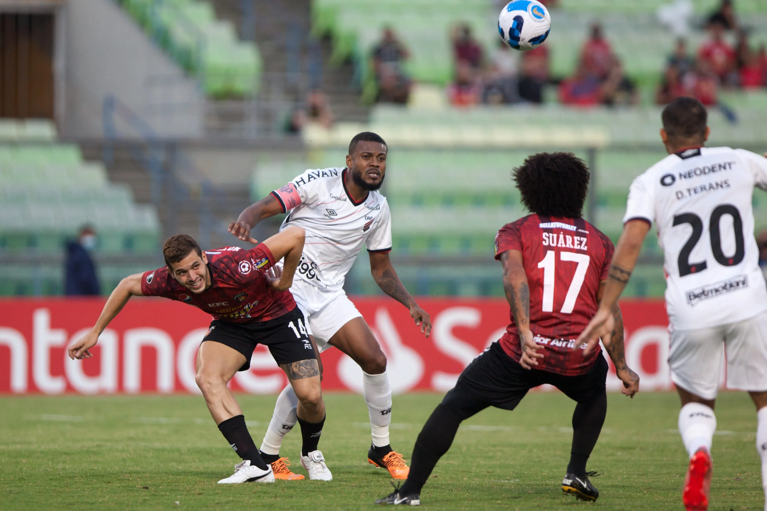 Athletico-PR estreia na Libertadores apenas com empate diante do modesto Caracas