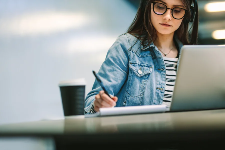 Canais educativos estreiam com transmissão na TV e pela internet