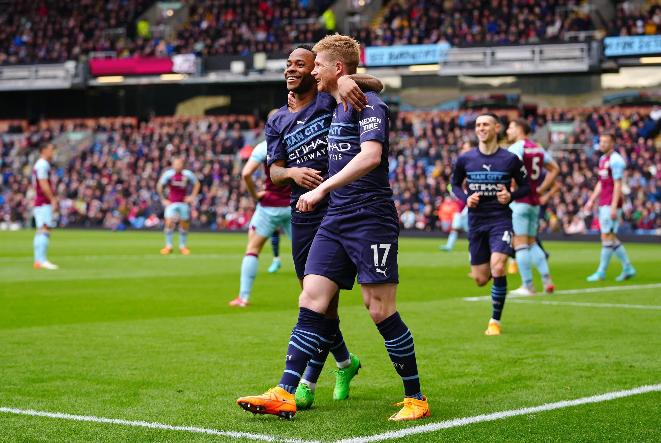 Manchester City bate Burnley e evita ultrapassagem do Liverpool no topo do Inglês