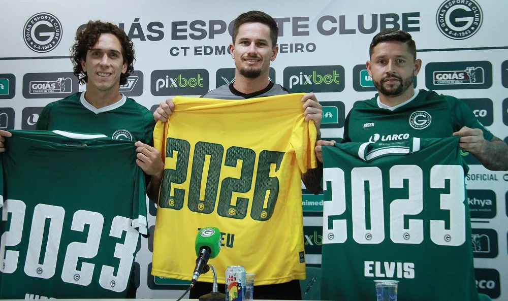 Goiás anuncia renovações de contratos com Elvis, Nicolas e Tadeu