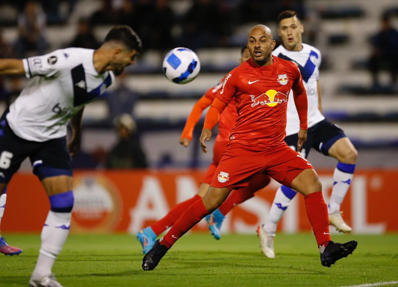 Ytalo marca dois, mas Red Bull Bragantino só empata na casa do Vélez Sarsfield