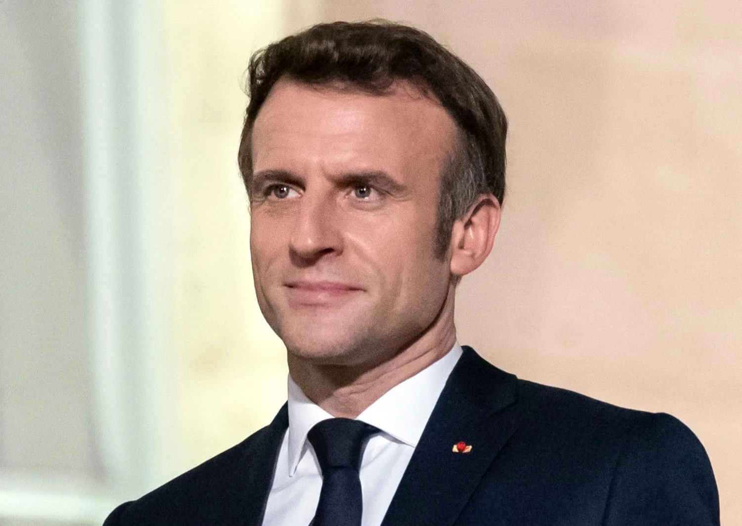 Macron é o 1º presidente reeleito na França em 20 anos; Le Pen reconhece derrota