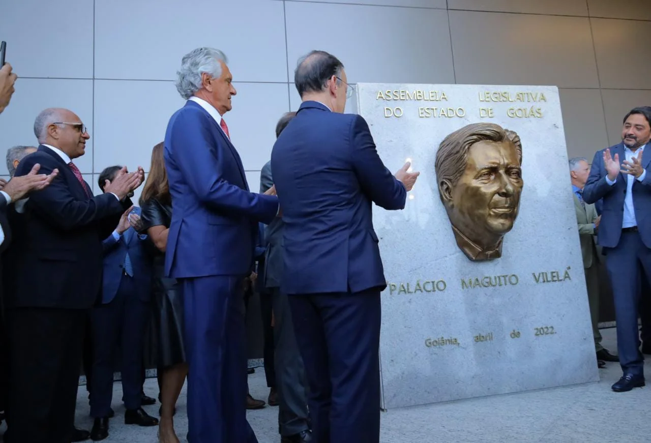 Emocionado, prefeito de Goiânia participa de inauguração da nova sede da Alego