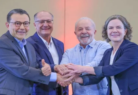 Lula diz que PSB ajudará em programa de governo e pede conversas com empresários