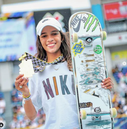 Rayssa Leal conquista ouro e sobe pela primeira vez no pódio do X-Games