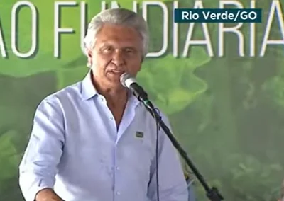 Em Rio Verde, após três minutos de vaias (que continuaram), Ronaldo Caiado diz que na redemocratização foi o “único” que “enfrentou as esquerdas” 