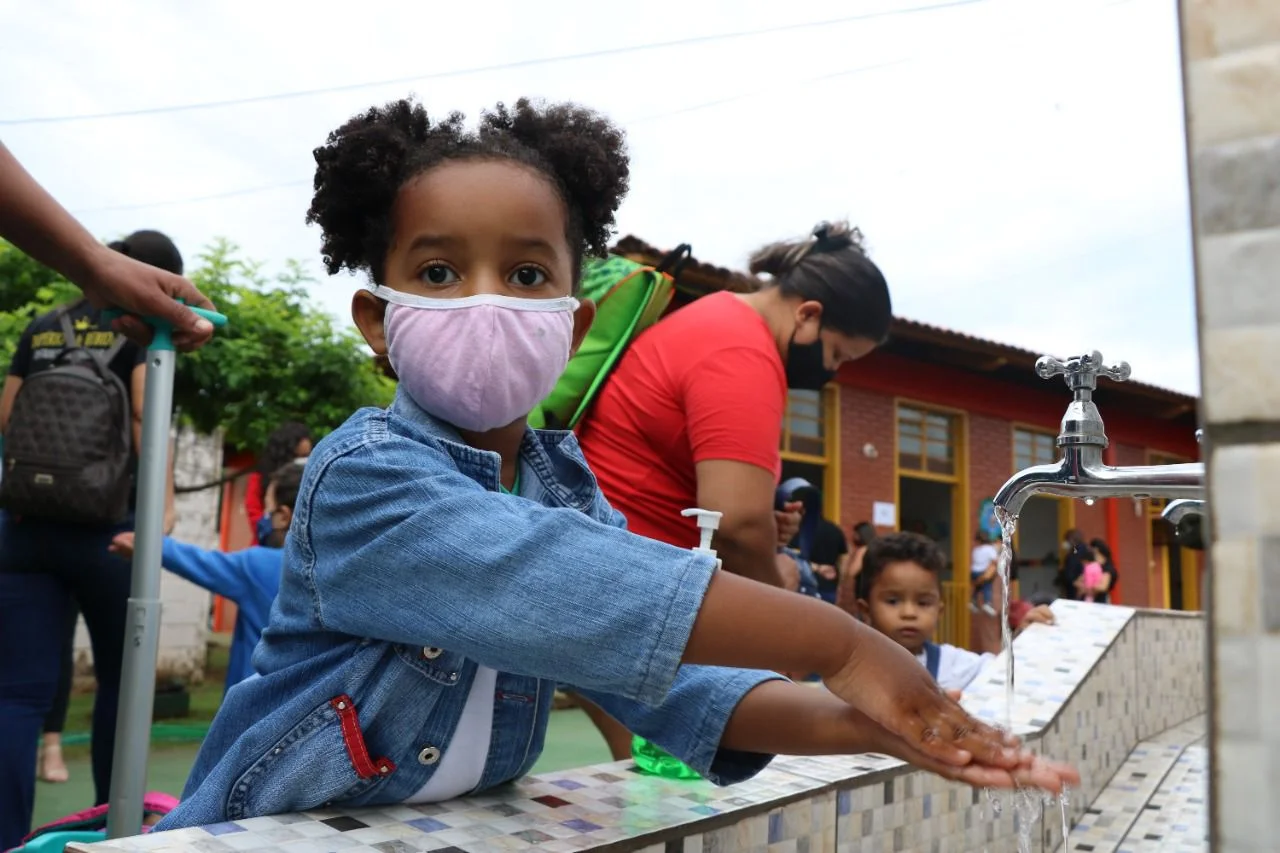 Uso de máscara é facultativo em escolas e Cmeis de Goiânia, diz prefeitura