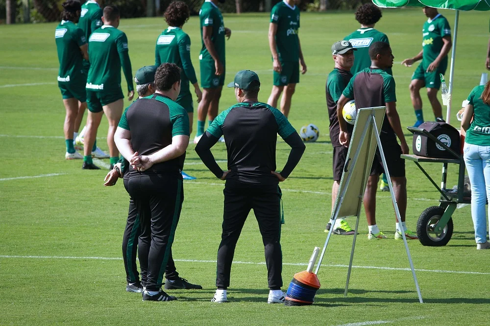 Goiás recebe Santos na Serrinha para consolidar sua reação no Campeonato Brasileiro