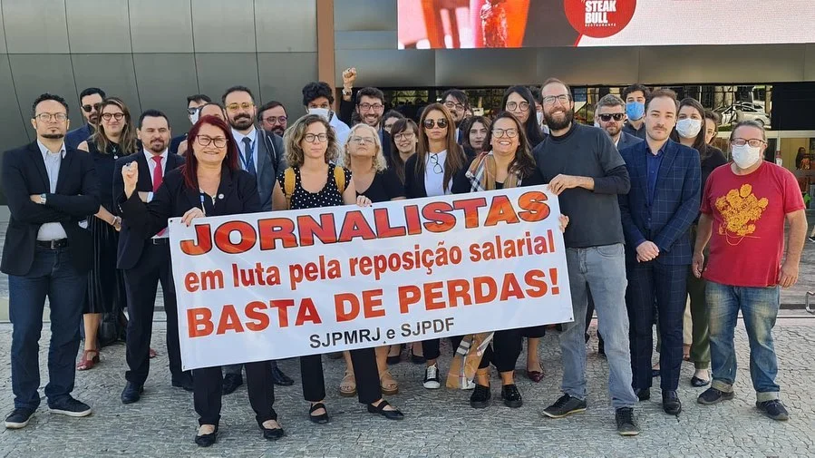 Jornalistas do RJ aderem paralisação pedindo por reajuste e dignidade e Bolsonaro ironiza: “Apoio”