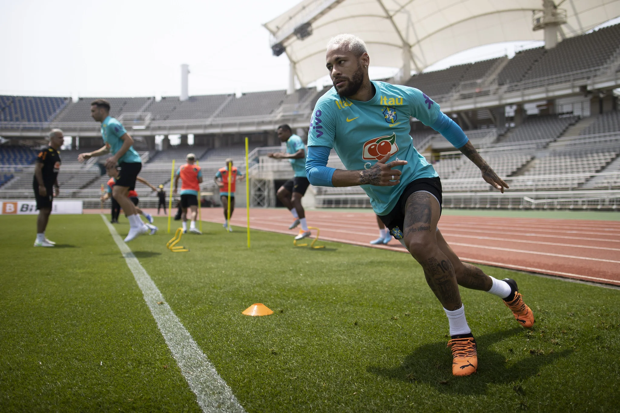 Com quarteto ofensivo, Tite comanda 2º treino da seleção e começa a esboçar time